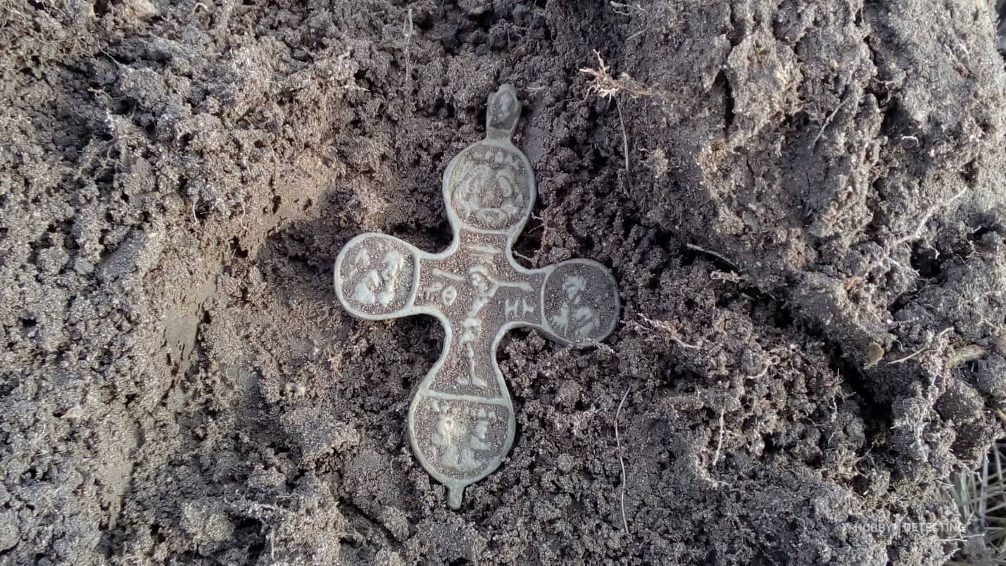 Можно ли подбирать найденные крестики, иконки и другие религиозные предметы